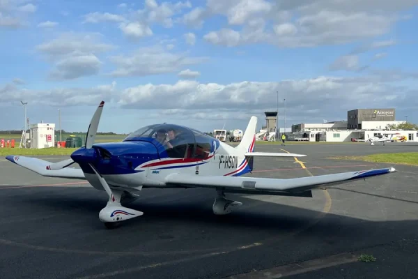 Avion Robin DR 401 F-HSON - aéroclub de La Rochelle